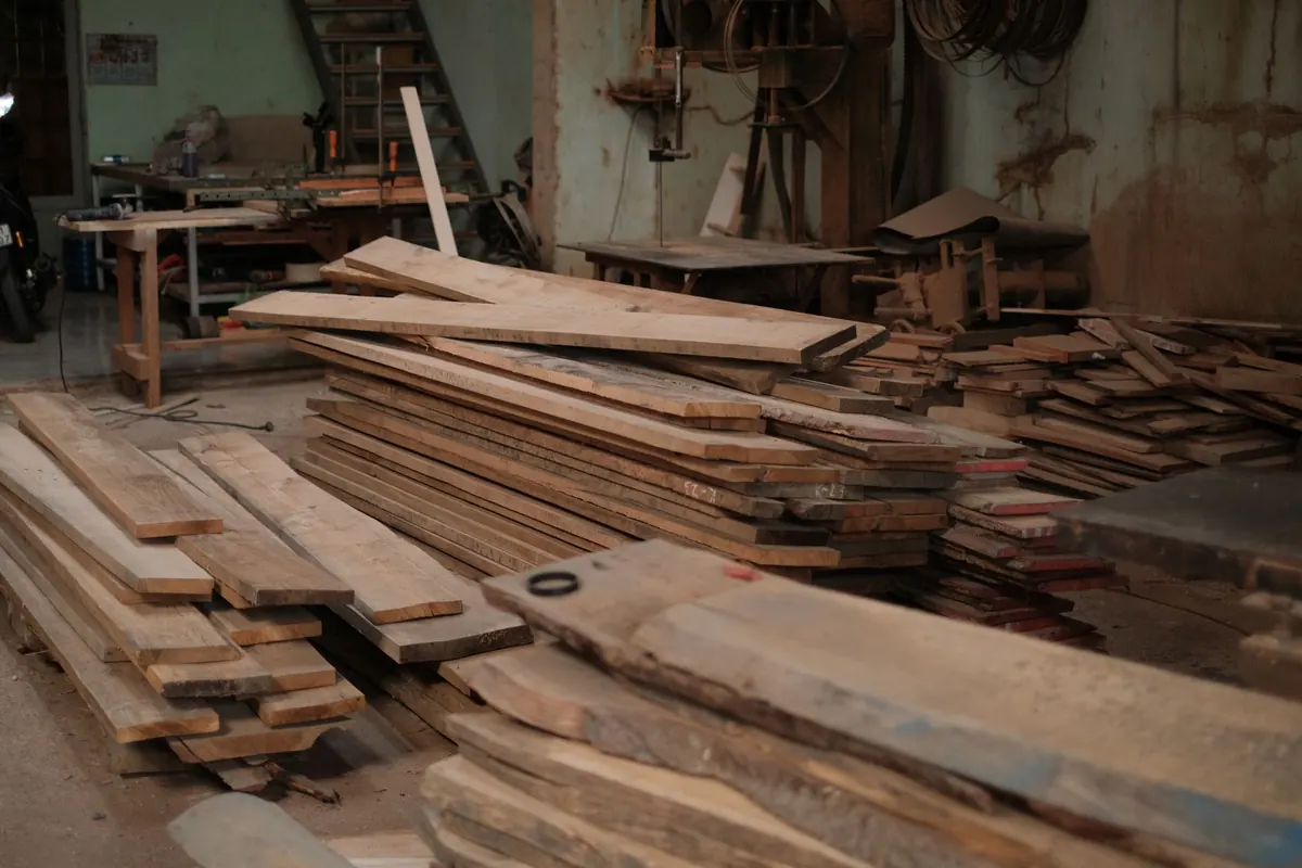 How to Build a Simple Pine Storage Bench with a Lift-Up Seat